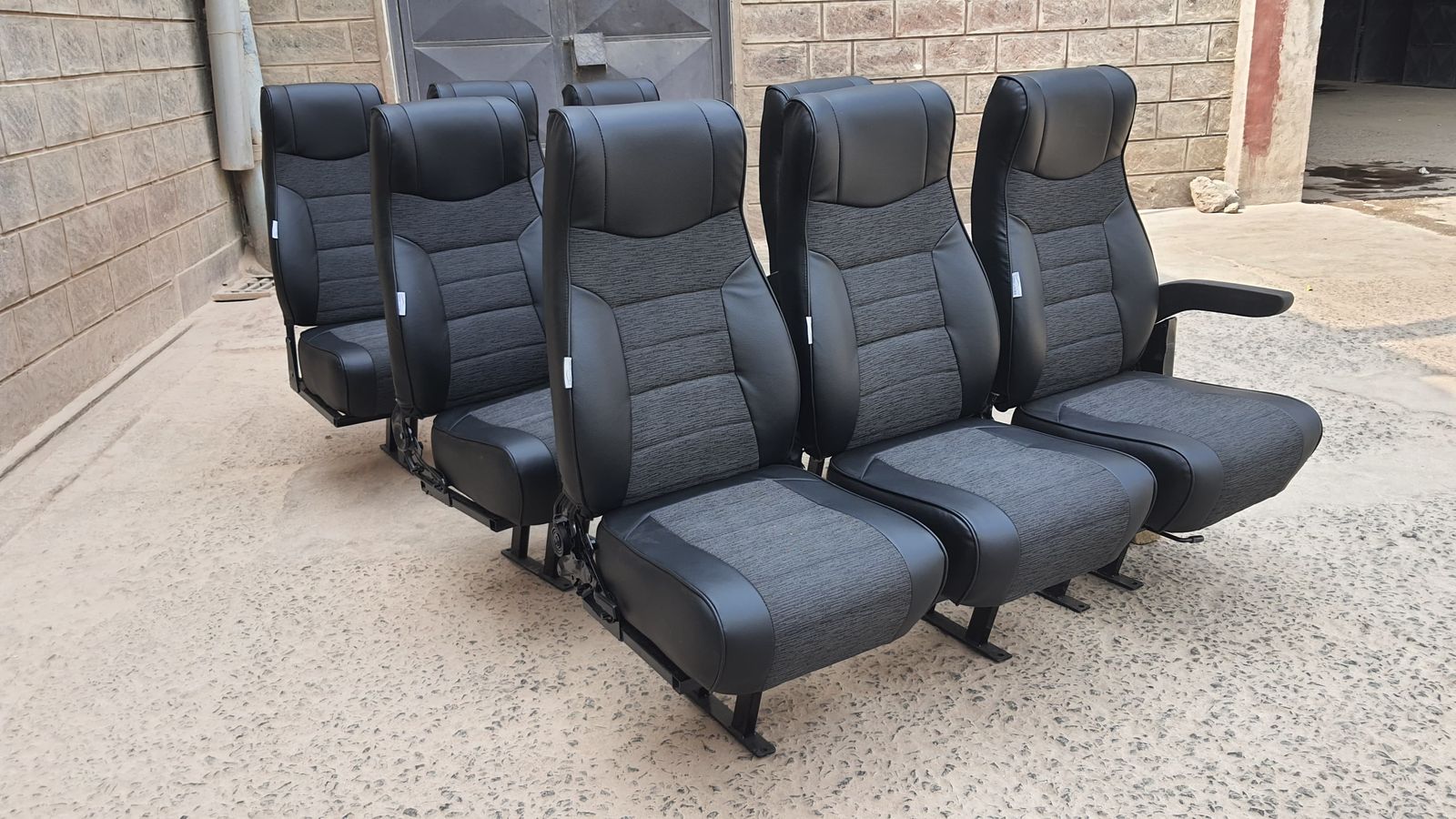 Executive rows with armrests and quilted panels