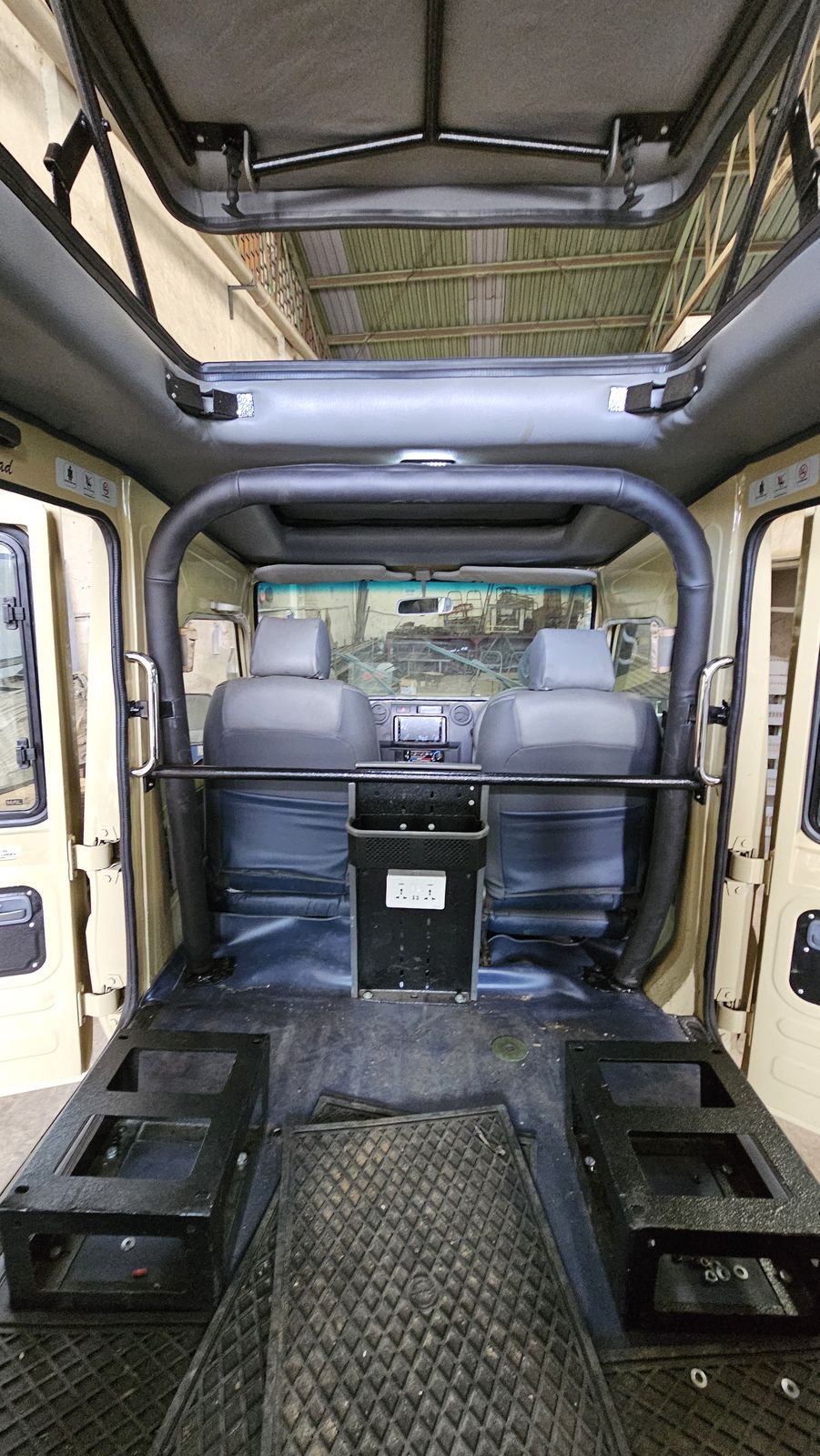 4x4 rugged seats